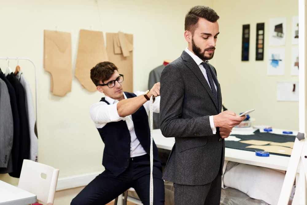 Adaptarea stilului vestimentar la birou: sfaturi pentru un look profesional
